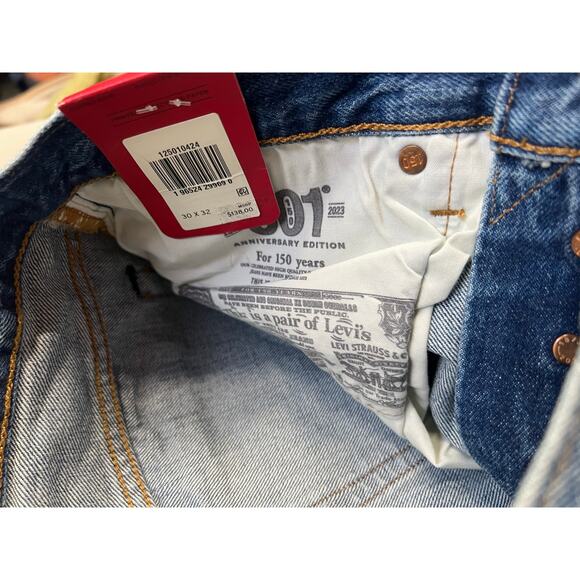 New nwt Levi’s 30x32 blue jeans 501 anniversary edition distressed medium wash - Picture 4 of 12